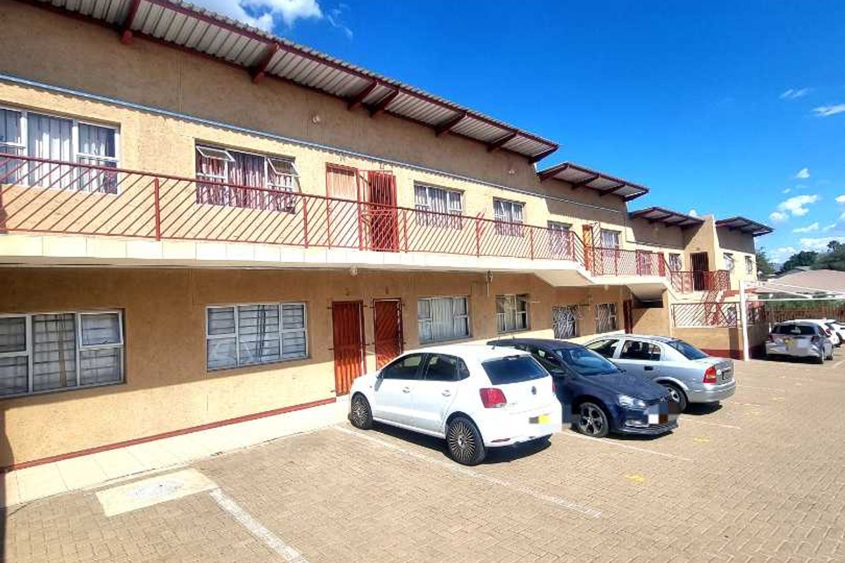 APARTMENT FOR SALE IN LUXURY HILL, SOWETO - Photo 2