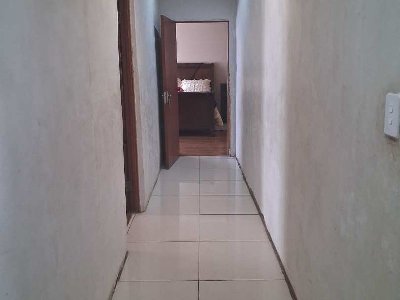 4 Bedroom House For Sale in Unitas Park - Photo 8