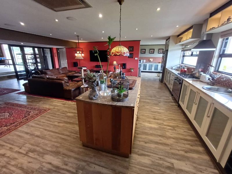 Immaculate and Classy... - Photo 10