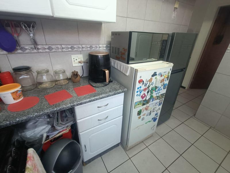 Spacious Duplex for Sale in Established Area of Lyttelton Manor - Photo 4