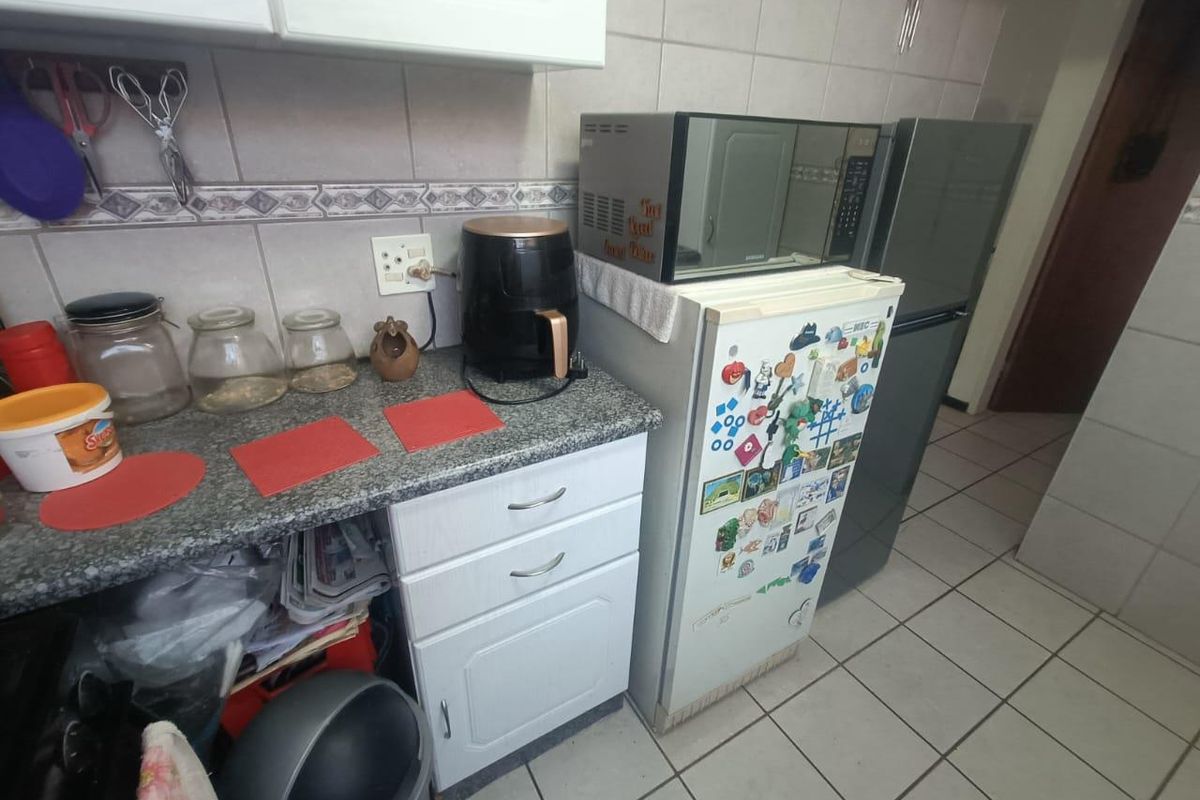 Spacious Duplex for Sale in Established Area of Lyttelton Manor - Photo 4