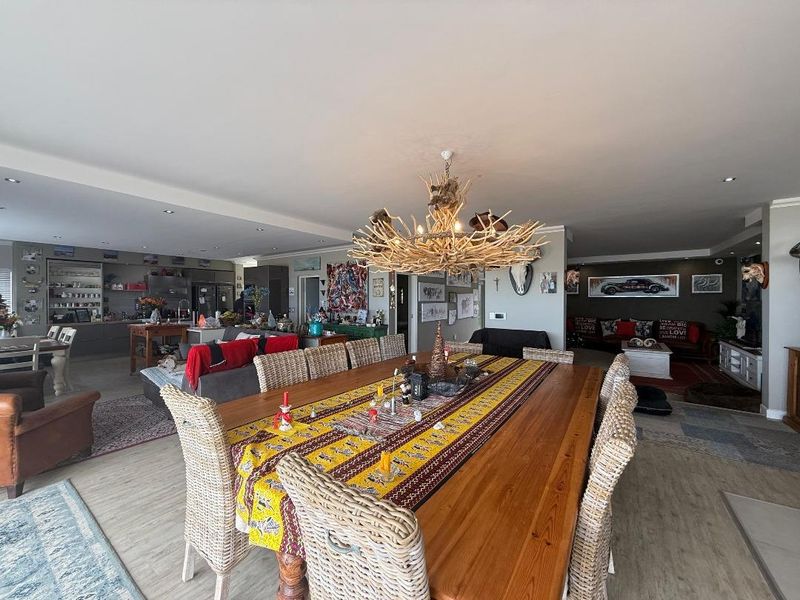 FOR SALE - BEACH FRONT 5 BEDROOM TRIPLE STOREY HOUSE IN MILE 4, SWAKOPMUND - Photo 9
