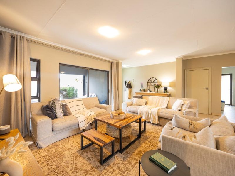 1. Charming 3-Bed Family Home with Pool in Pretoria East   2. Spacious Meadows Estate Home with Built-In Bar & Boma   3. Entertainers’ Dream: Patio, Pool & Outd - Photo 7