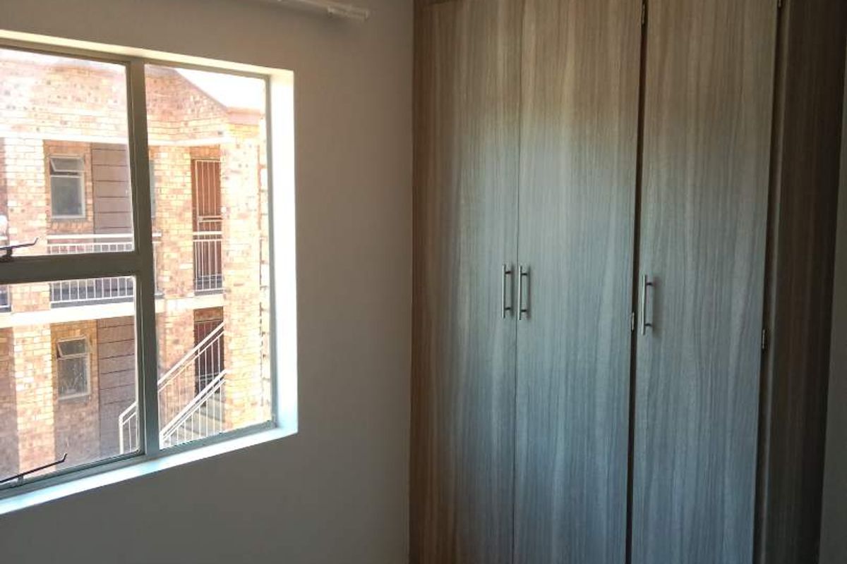 TWO BEDROOMS APARTMENTS IN PHILLIPNEL PARK,PRETORIA WEST - Photo 5