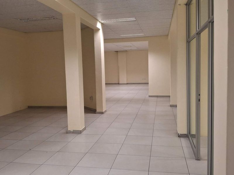 Sought-After Ground Floor Commercial Space – Rare Opportunity - Photo 2