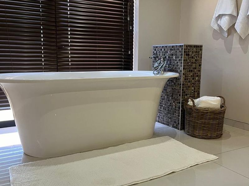 Townhouse with amazing views - Photo 10