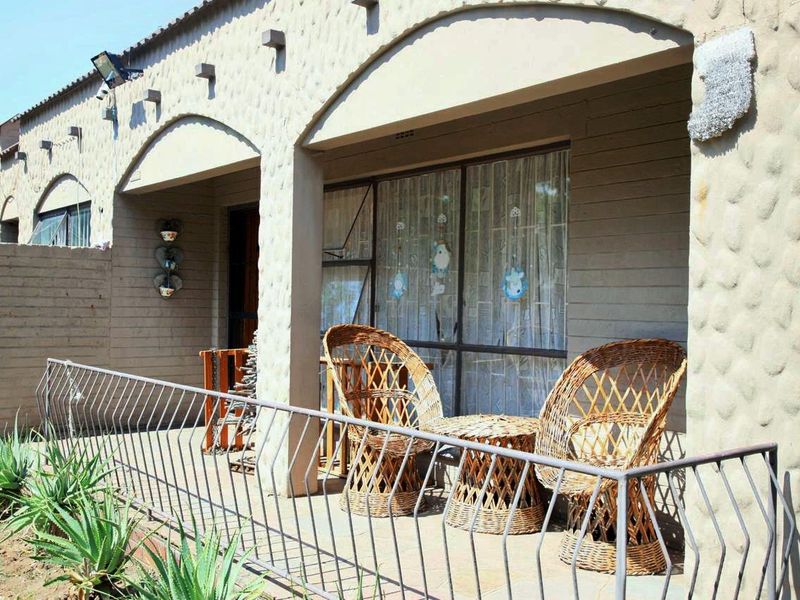 Property for Sale in Heilbron Just Released to the Market! 3 Bedroom house with 2.5 bathrooms - Photo 4