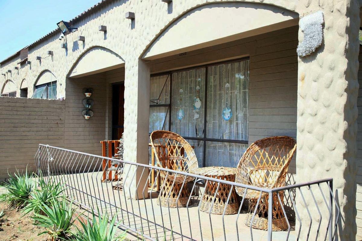 Property for Sale in Heilbron Just Released to the Market! 3 Bedroom house with 2.5 bathrooms - Photo 4