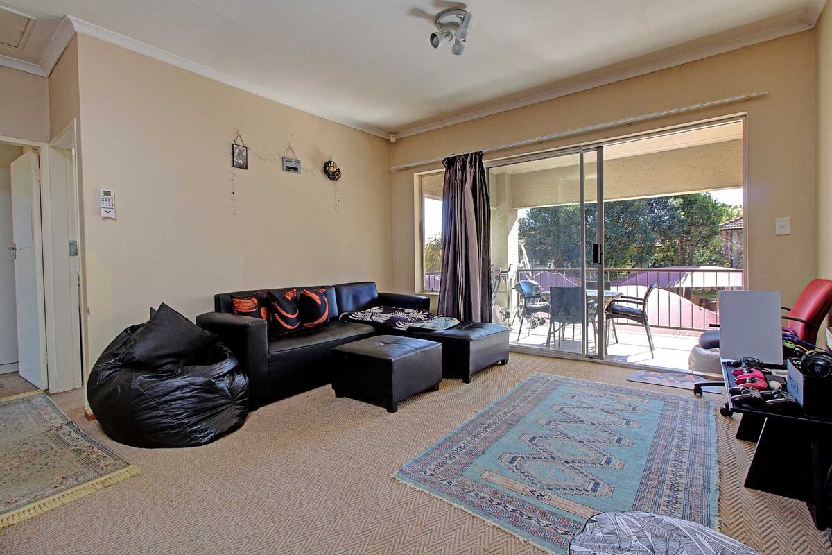 Experience Modern Living in Wilgeheuwel, Roodepoort - Photo 4