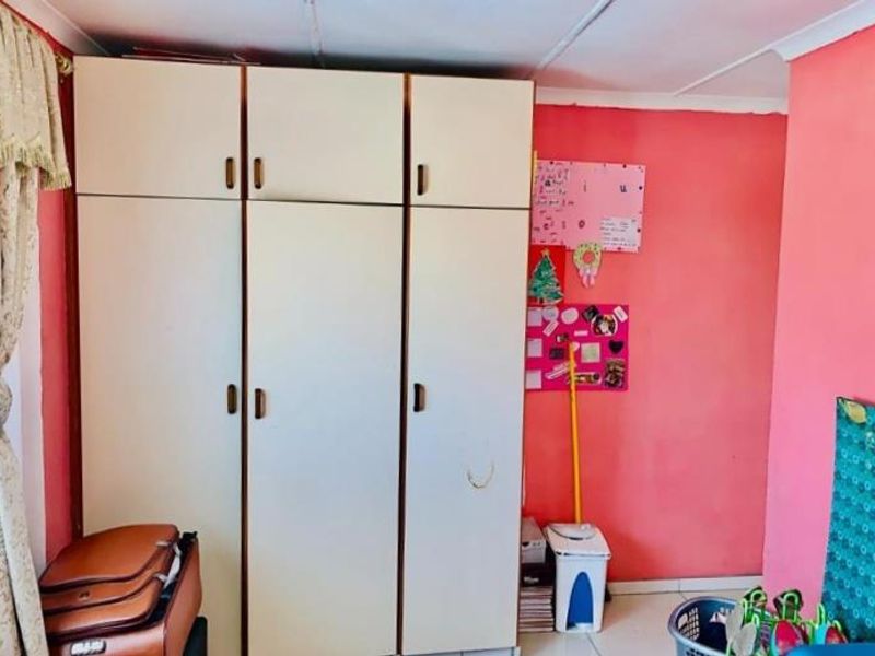 Charming 3 Bedroom Home with Modern Amenities - Photo 9