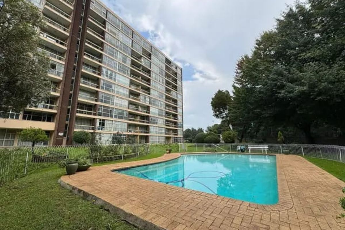 "Sophisticated Living: 2BR, 2BA Paradise with Pool Access!" - Photo 3