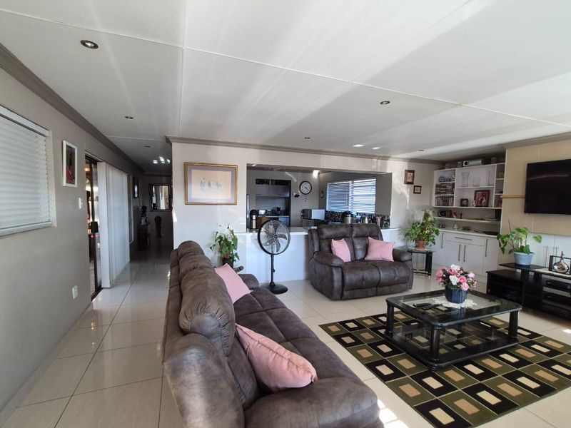 Lovely 3 bedroom home for sale in Reebok, Groot Brak River - Photo 10