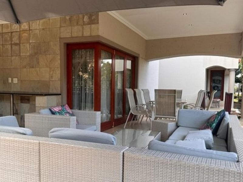 6 BEDROOM HOUSE IN A SECURE ESTATE - Photo 2