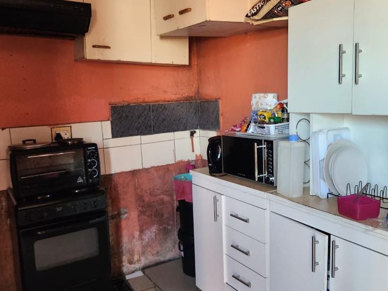 Charming Two-Bedroom House for Sale in Mfuleni - R480,000 Cash - Photo 7