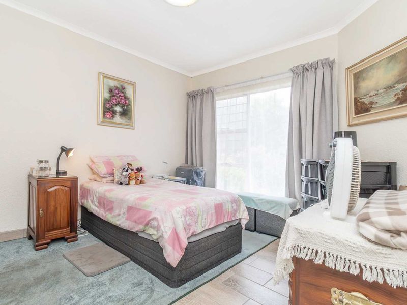 Charming two bedroom apartment in sought after suburb. - Photo 5