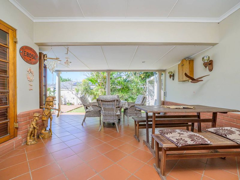 A rare find in Umhlanga Manors - a free standing home! - Photo 7