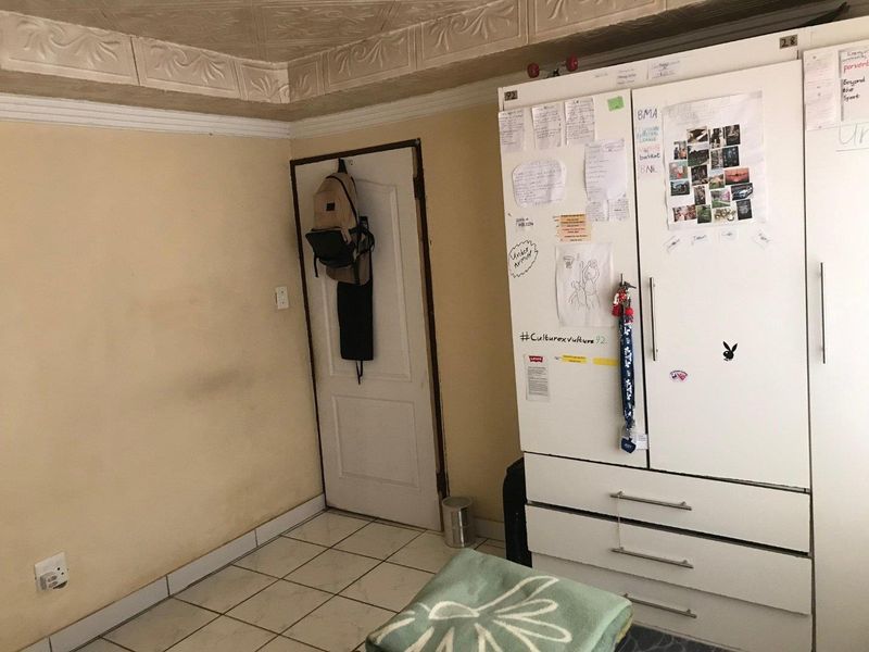 3 Bedroom House for sale - Photo 9