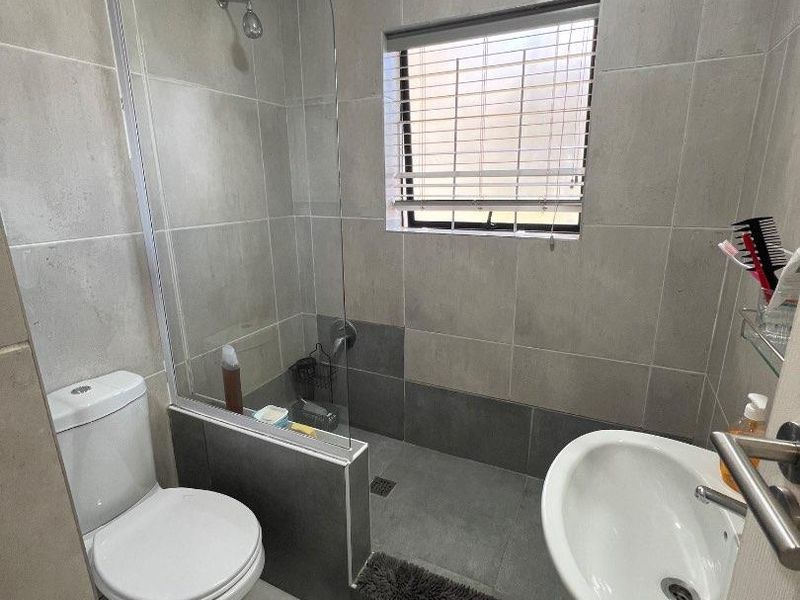 2 Bedroom Flat For Sale In Silveroaks Kuils River - Photo 8