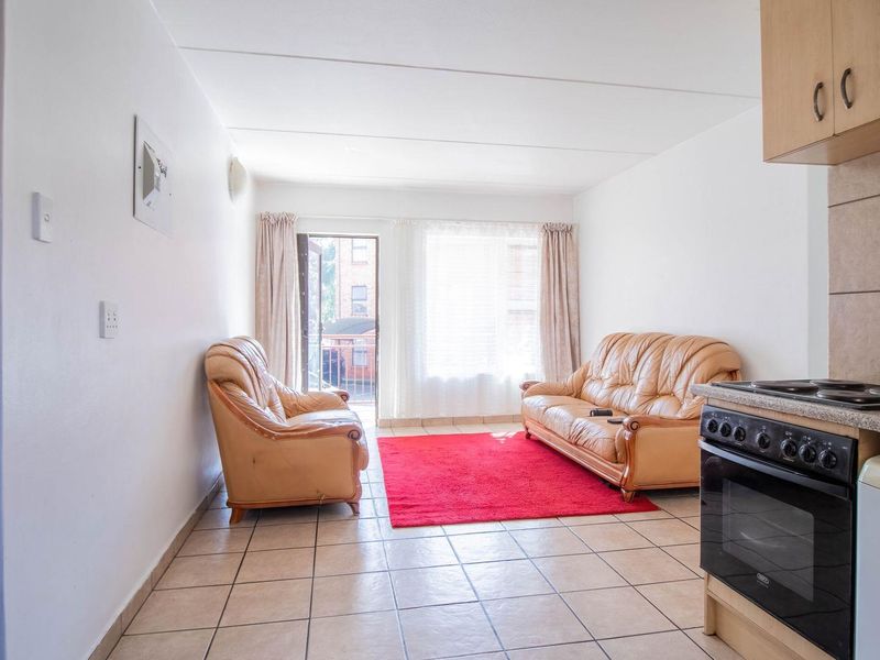 Beautiful Two bedroom apartment in a security complex - Photo 4