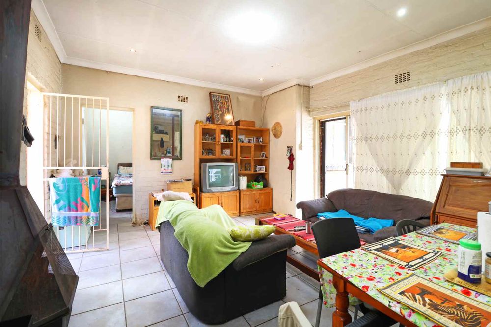 Cottage 2 living room