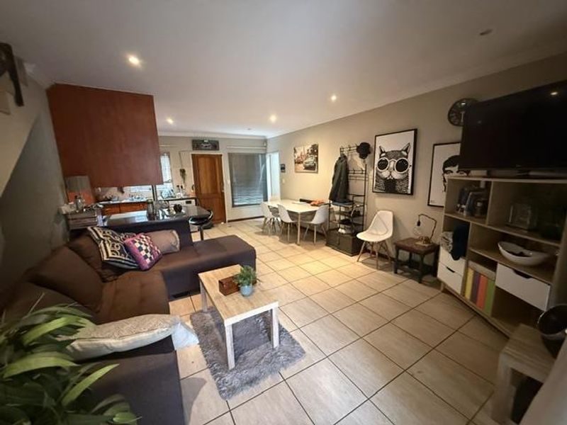 Well looked after 2-Bedroom Duplex with Private Patio, Built-In Braai & Excellent Security - Photo 5