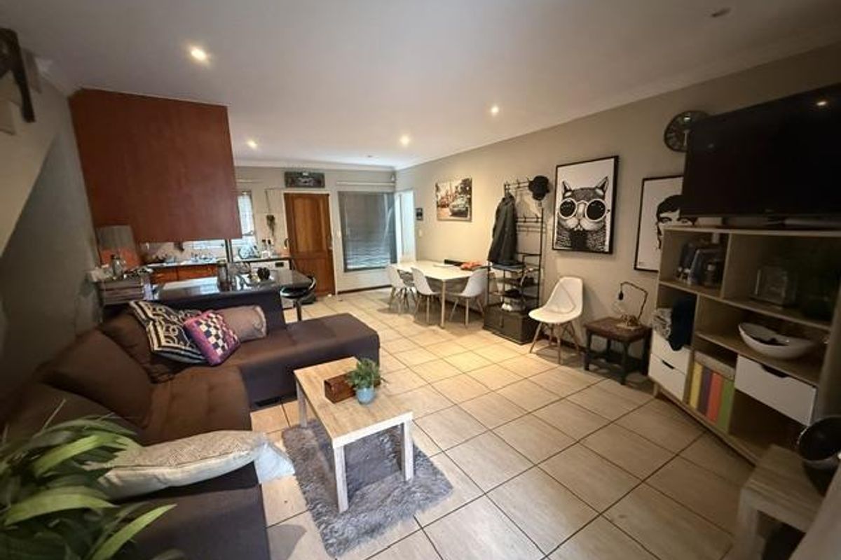 Well looked after 2-Bedroom Duplex with Private Patio, Built-In Braai & Excellent Security - Photo 5