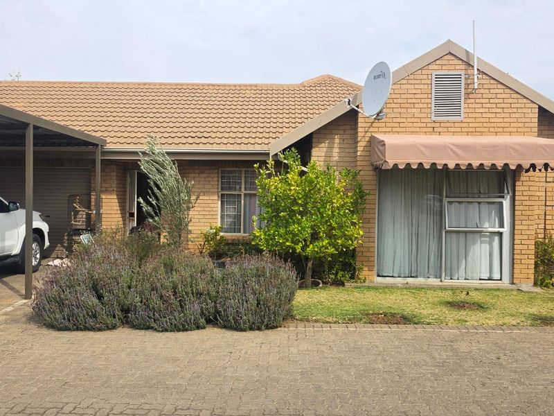 Beautiful 2-Bedroom Townhouse in Stellenryk Retirement Village - Photo 2