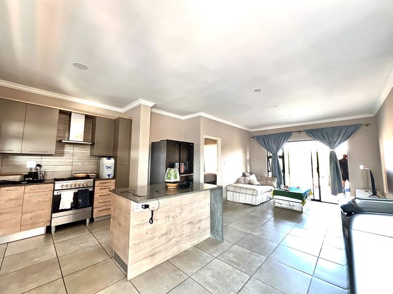 Apartment in Six Fountains Estate - Photo 2