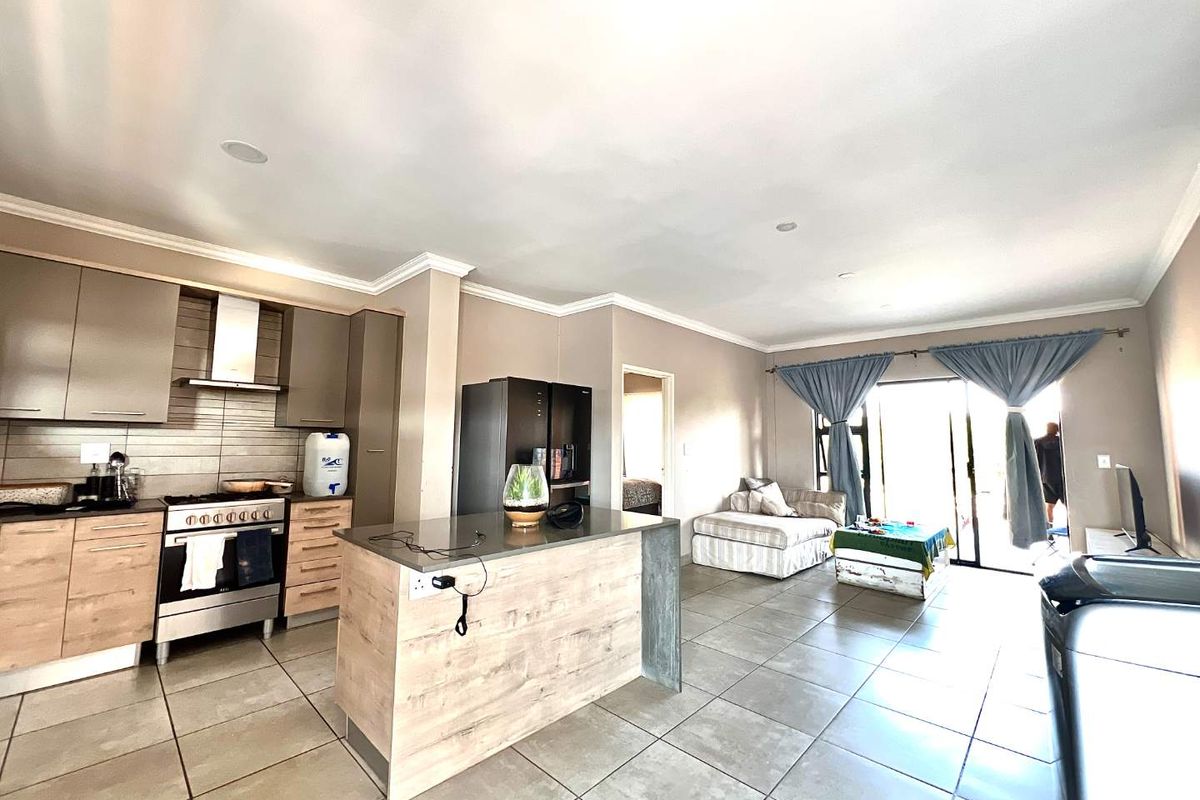 Apartment in Six Fountains Estate - Photo 2