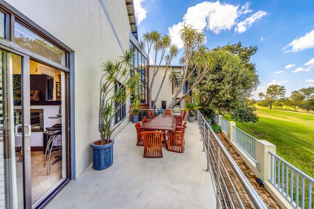 Masterpiece on the Fairway - Photo 4