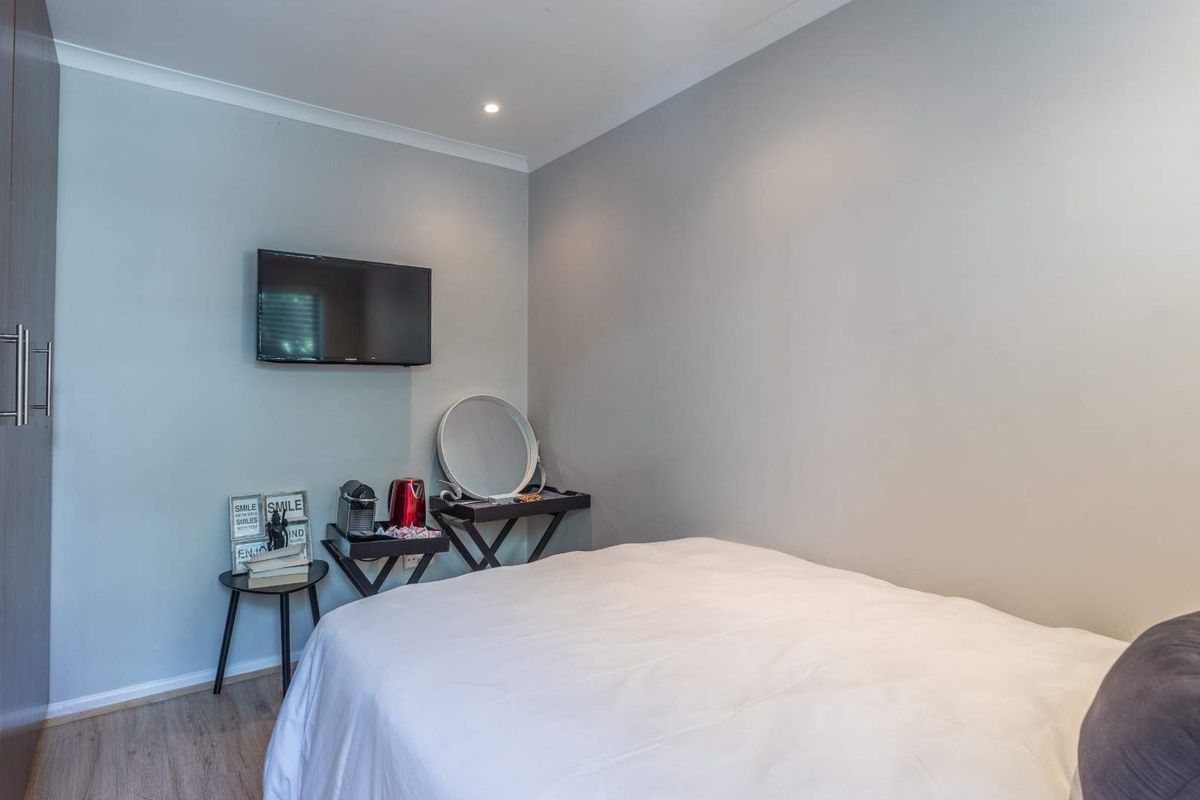 5 Bedroom House To Let In Big Bay - Photo 4