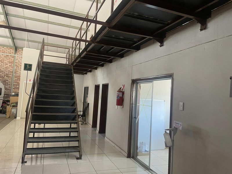 TO LET!! WAREHOUSE IN LAFRENZ INDUSTRIAL AREA - Photo 7