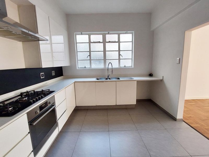 Spacious and modern, 1 bedroom, 1 bathroom apartment available in Killarney - Photo 4