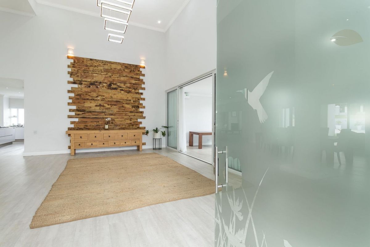 Sun-kissed country Estate family home - Photo 3