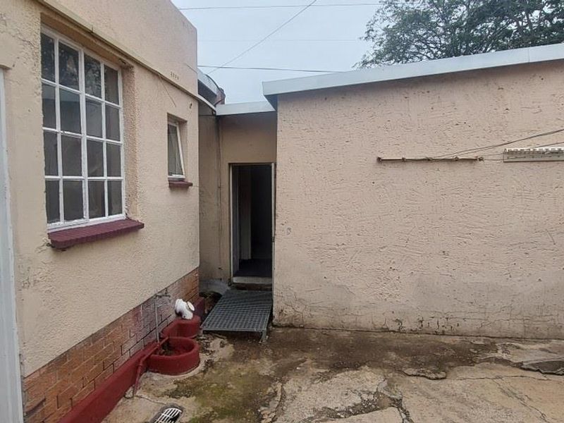 Multi-Dwelling Gem with Impressive Income Potential in Tulisa Park - Photo 5