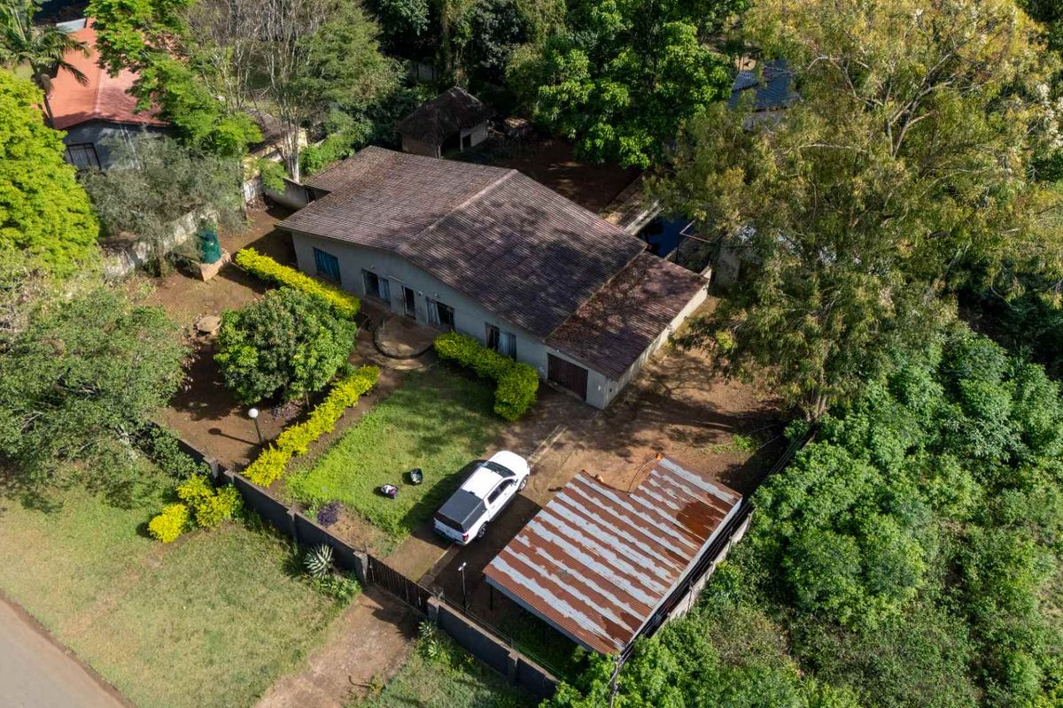 Spacious Three-Bedroom Gem with Ample Parking in Louis Trichardt - Photo 3