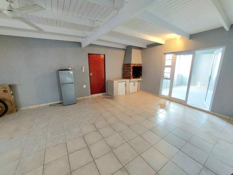 4 Bedroom Coastal Gem - Photo 6