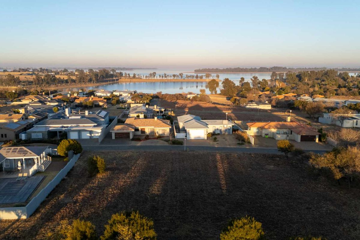 Prime 1026 Sqm Plot in Serene Vaalmarina – Your Dream Property Awaits - Photo 5