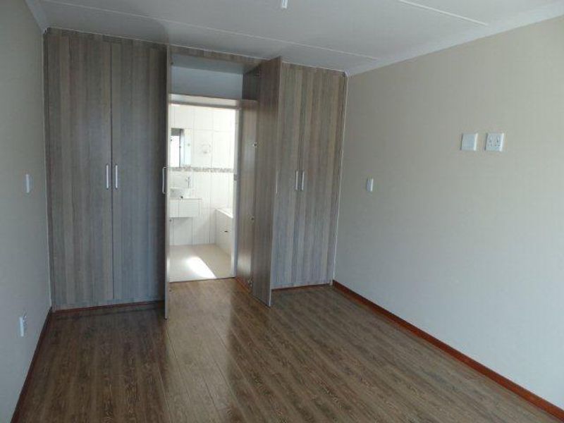 Duplex Town House walking distance to schools - Photo 9