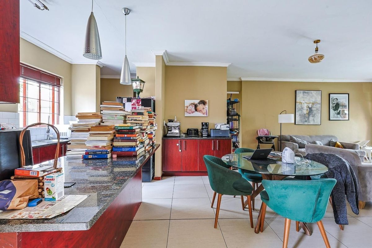 3 Bedroom, 2 Bathroom House for Sale - Photo 3