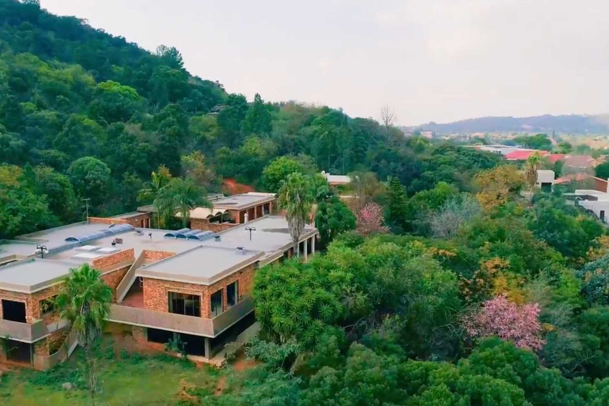 Prime High-End Development Opportunity of 11 Stands with Existing Residence - Valley Farm AH 2 - Faerie Glen - 4.7134 Hectares - Photo 5