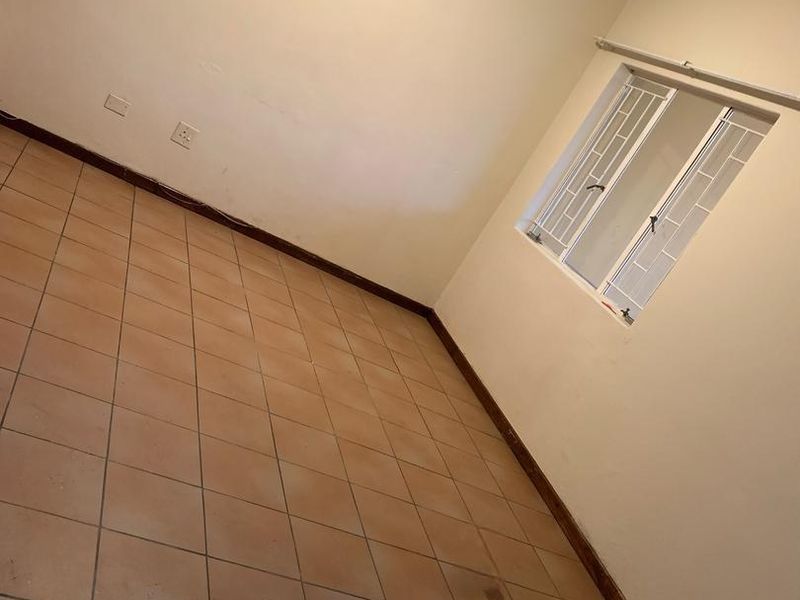 NEAT 2 BEDROOM TOWNHOUSE FOR SALE KHOMASDAL - Photo 9