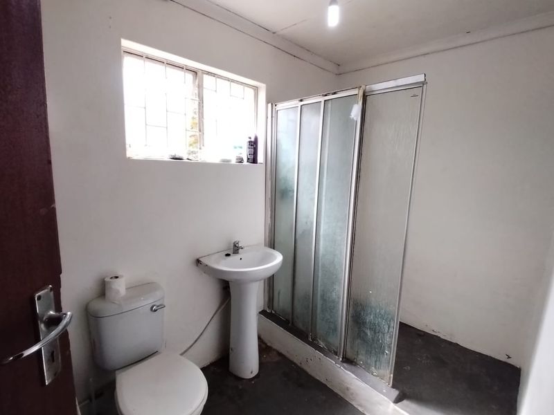 Fixer-upper with potential - Photo 2