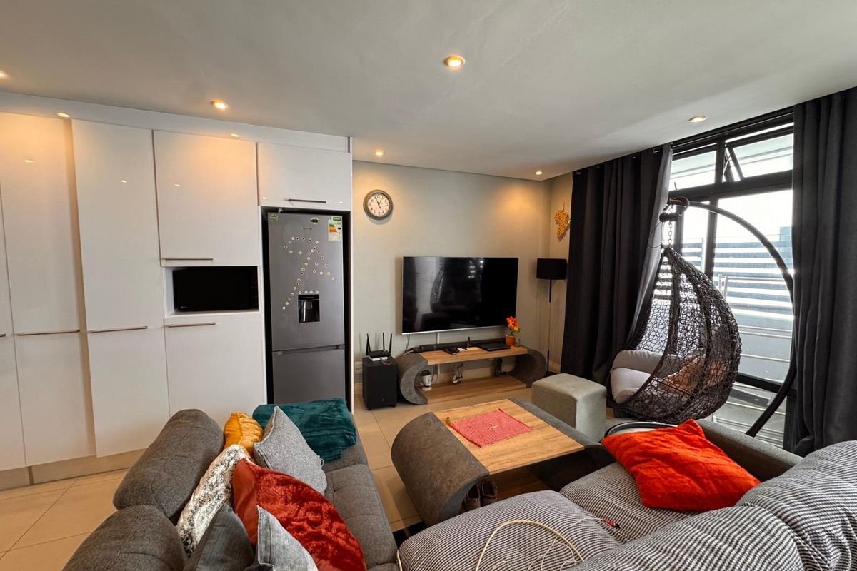Beachfront Lifestyle, Lock-Up-and-Go-Convenience - Photo 2