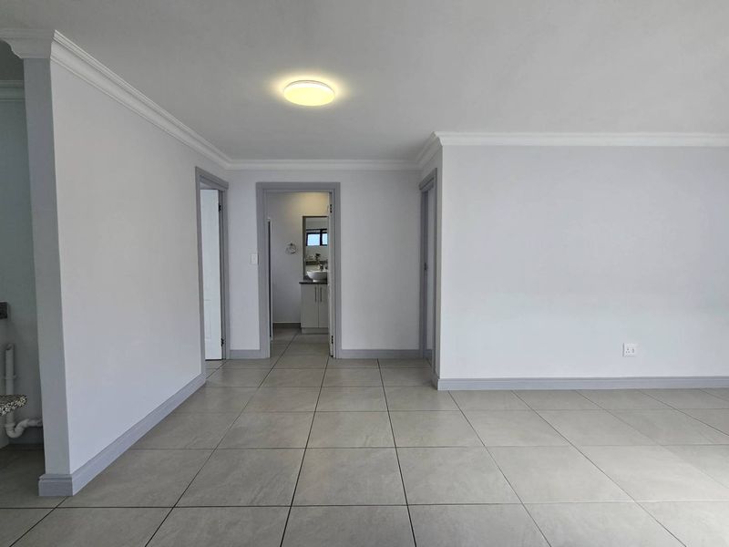 Spacious 3-Bedroom Apartment in Pet-Friendly Zonnezicht Complex - Photo 10