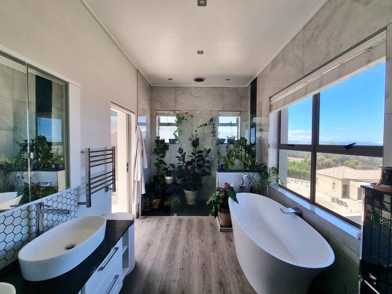 Coastal Elegance Reimagined - Photo 4