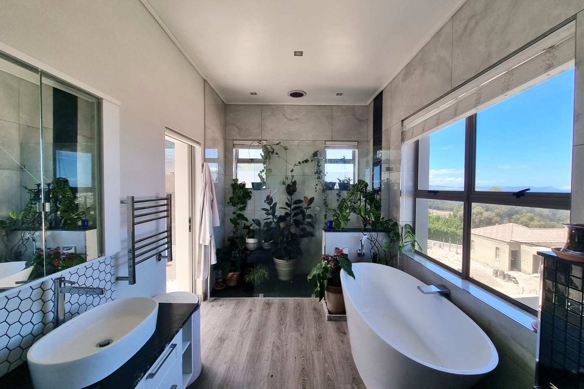 Coastal Elegance Reimagined - Photo 4