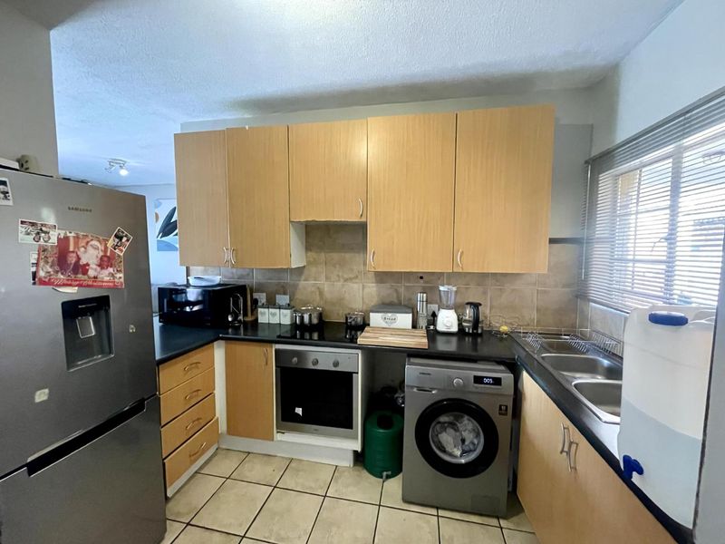 Garden Living Meets Lock-Up-and-Go Convenience - Photo 3