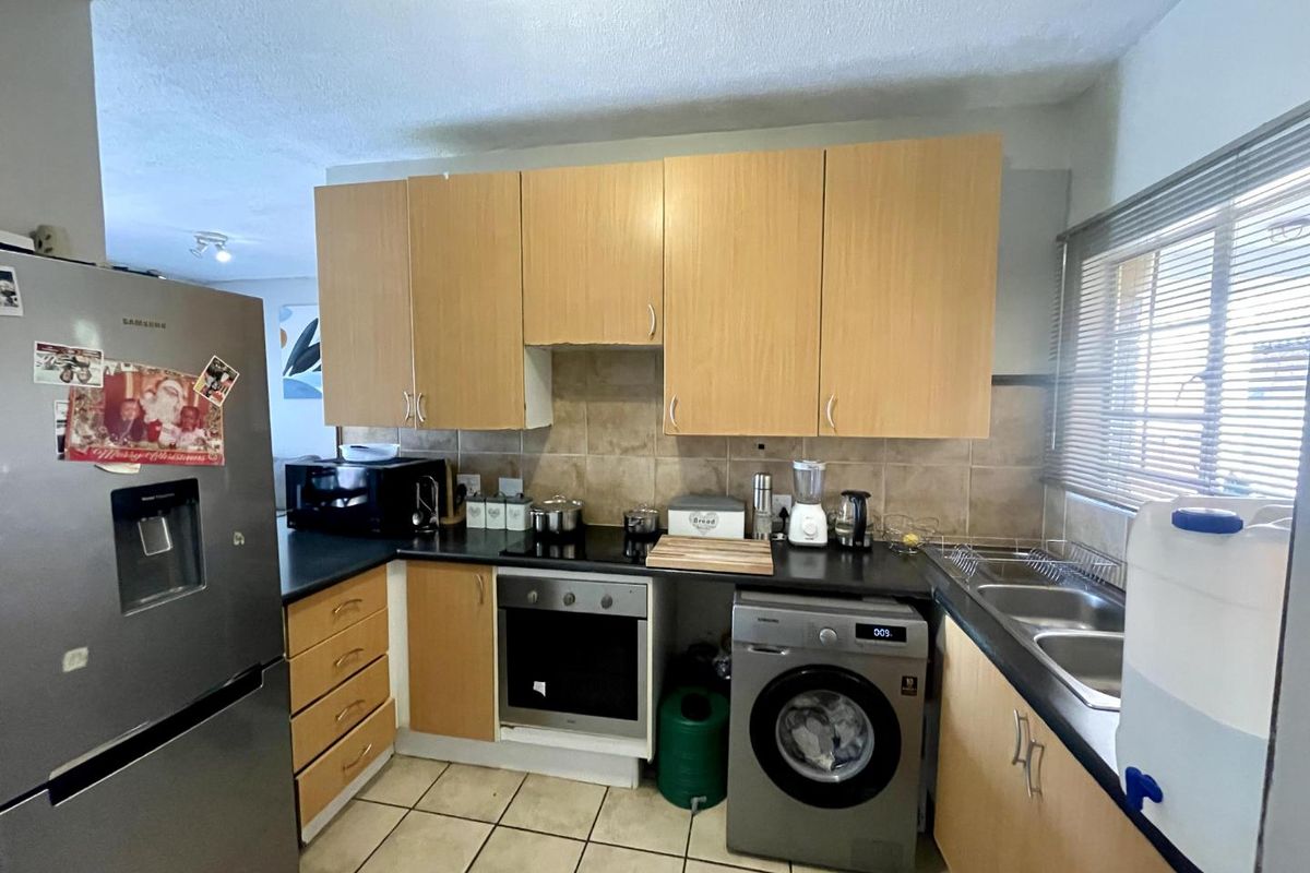 Garden Living Meets Lock-Up-and-Go Convenience - Photo 3