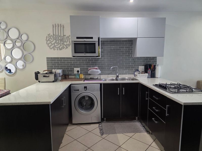 Rare Find – Ground Floor Apartment with Direct Lake Access Waterclub, Leisure Bay Estate - Photo 2
